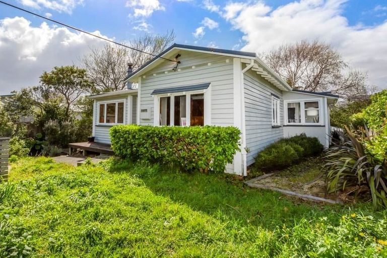 Photo of property in 62 Renown Road, Raumati South, Paraparaumu, 5032