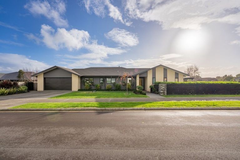 Photo of property in 2 Pohatu Lane, Otaki, 5512