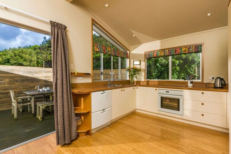 Photo of property in 3 Reynolds Place, Torbay, Auckland, 0630