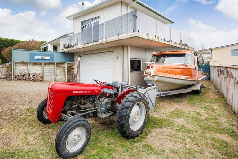 Photo of property in 18 Robbie Street, Foxton Beach, Foxton, 4815