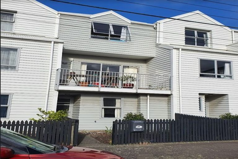 Photo of property in 3e Papawai Terrace, Mount Cook, Wellington, 6021