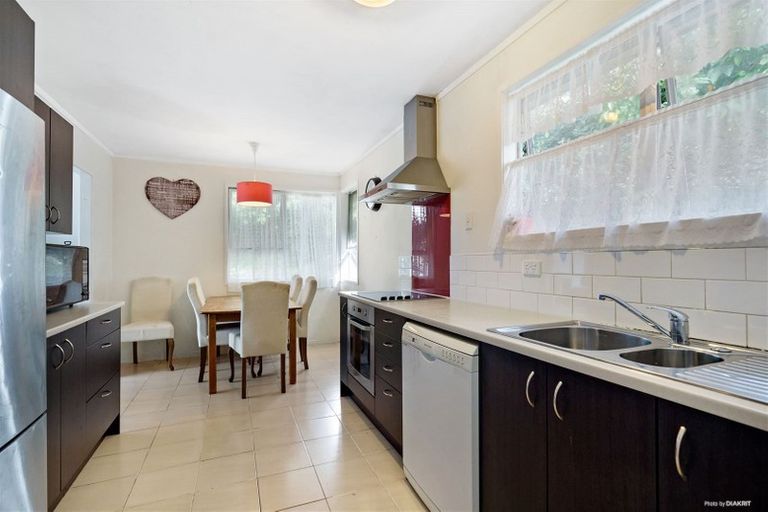 Photo of property in 28 Malmo Place, Massey, Auckland, 0614