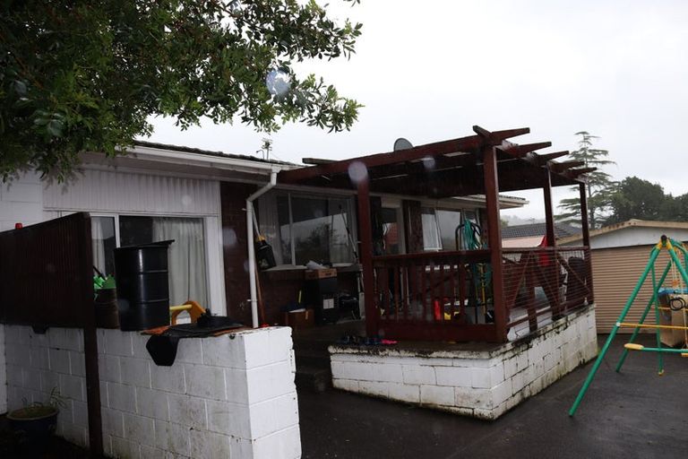 Photo of property in 2/199 Henderson Valley Road, Henderson, Auckland, 0612