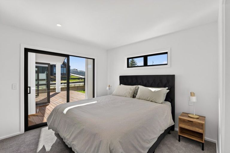 Photo of property in 8 Annie Aranui Drive, Poraiti, 4182