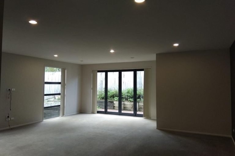Photo of property in 21 Zara Court, Windsor Park, Auckland, 0632