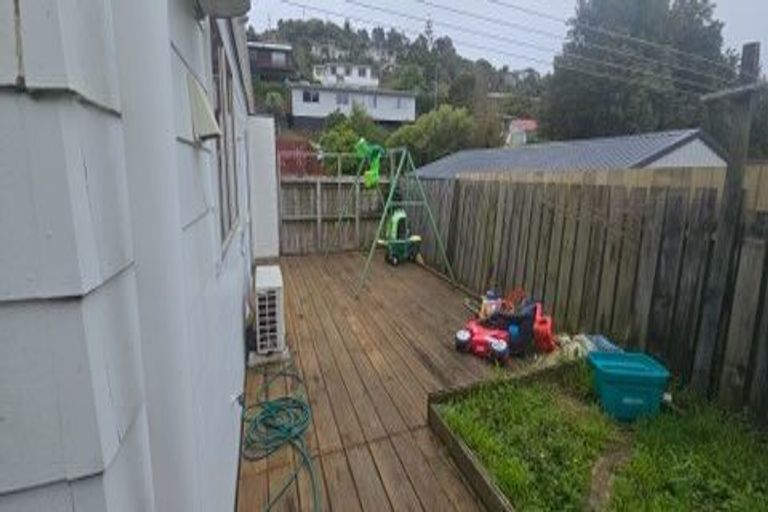 Photo of property in 2/146 Newlands Road, Newlands, Wellington, 6037