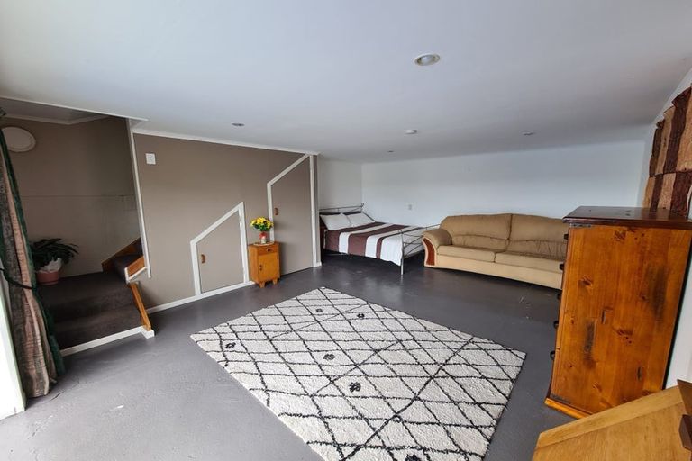 Photo of property in 1/40 Hillcrest Avenue, Hillcrest, Auckland, 0627