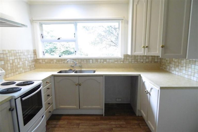 Photo of property in 11 Jellicoe Road, Murrays Bay, Auckland, 0630