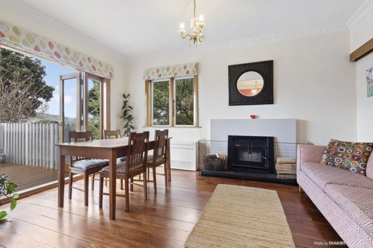 Photo of property in 161 Sutherland Road, Lyall Bay, Wellington, 6022