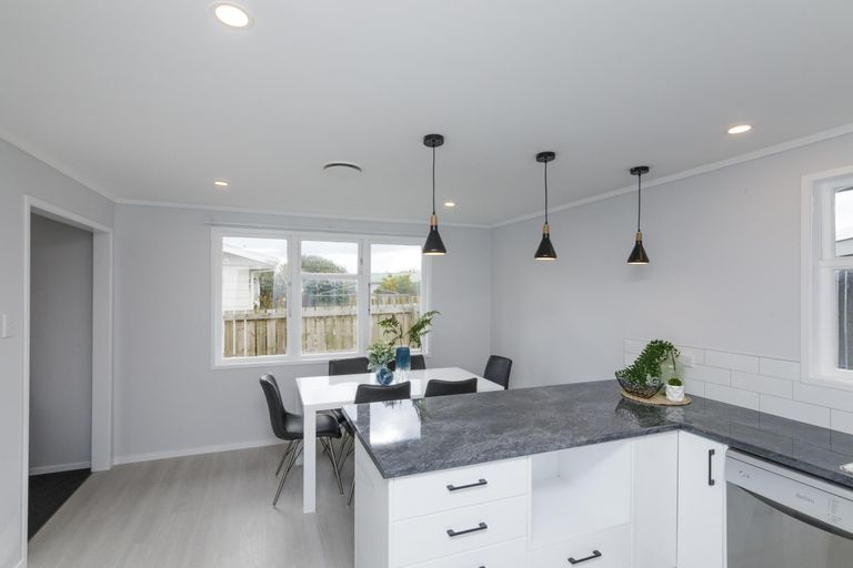 Photo of property in 42 Robinson Crescent, Westbrook, Palmerston North, 4412