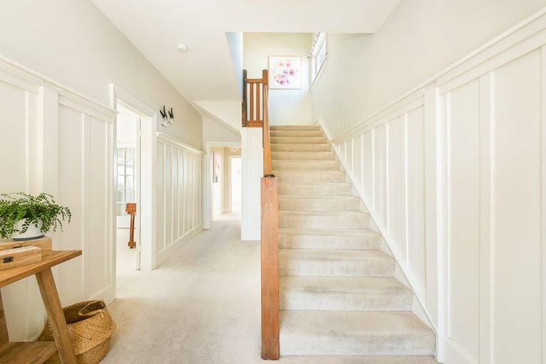 Photo of property in 7 Hackthorne Road, Cashmere, Christchurch, 8022