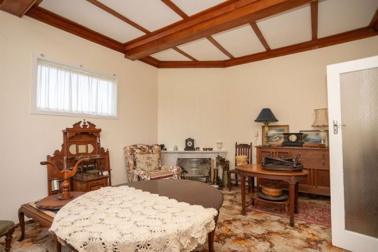 Photo of property in 10 Allardice Street, Dannevirke, 4930