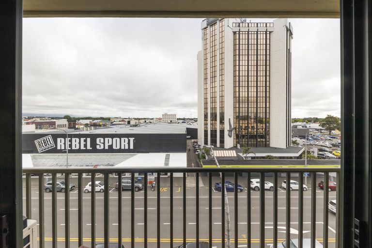 Photo of property in Maddison Apartments, 3/6a Queen Street, Palmerston North, 4410