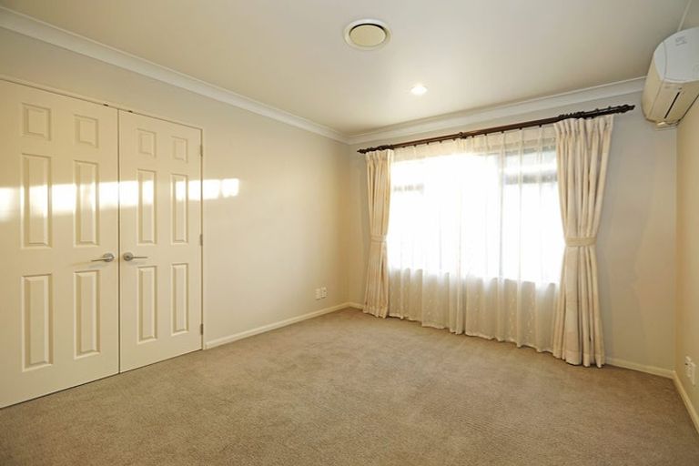 Photo of property in 5 Quedley Court, Eastern Beach, Auckland, 2012