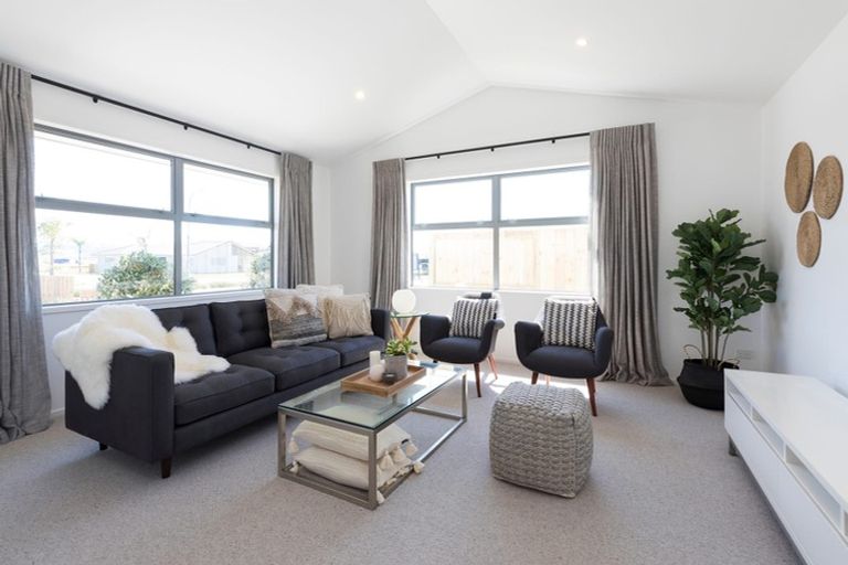 Photo of property in 21 Vogwill Road, Kumeu, 0810