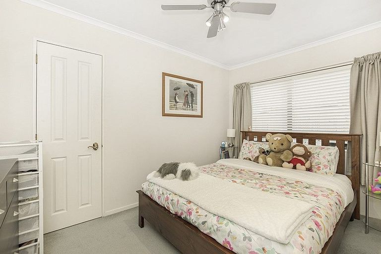Photo of property in 70 Lothian Brae, Wattle Downs, Auckland, 2103