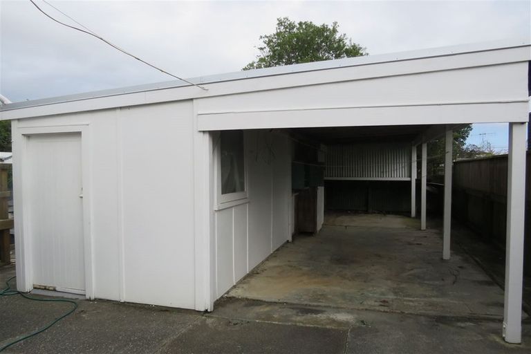 Photo of property in 27 Karaka Crescent, Levin, 5510