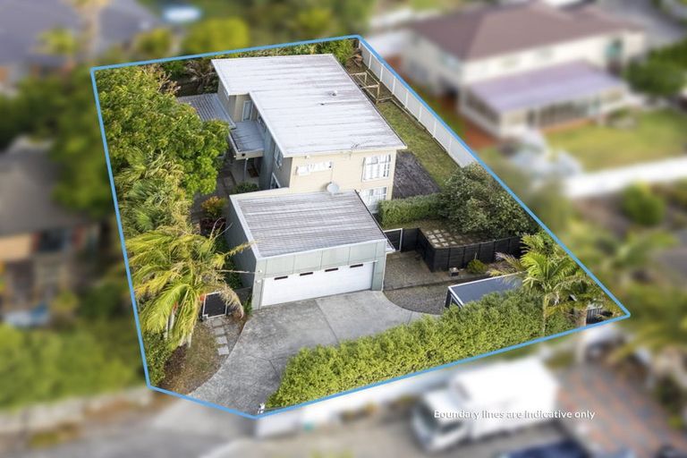 Photo of property in 8 Roy Maloney Drive, Henderson, Auckland, 0612