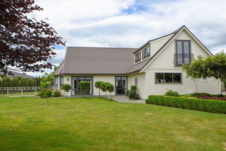 Photo of property in 8 Daffodil Grove, Carterton, 5713