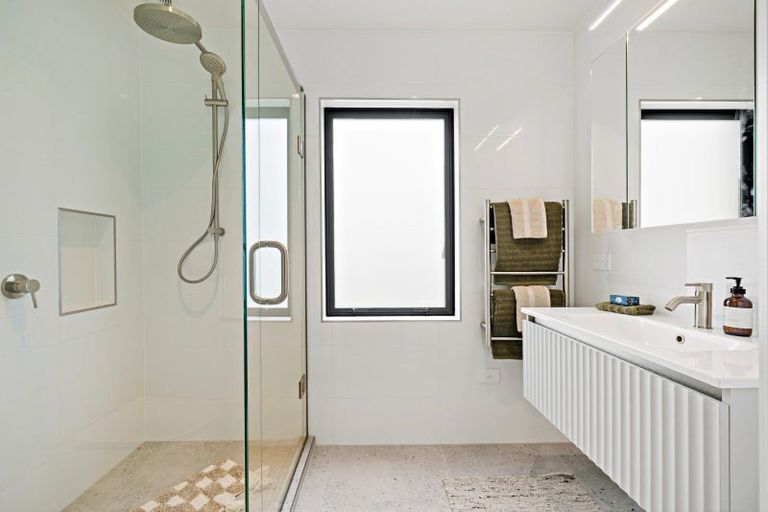 Photo of property in 9 Golden Fall Road, Hobsonville, 0616