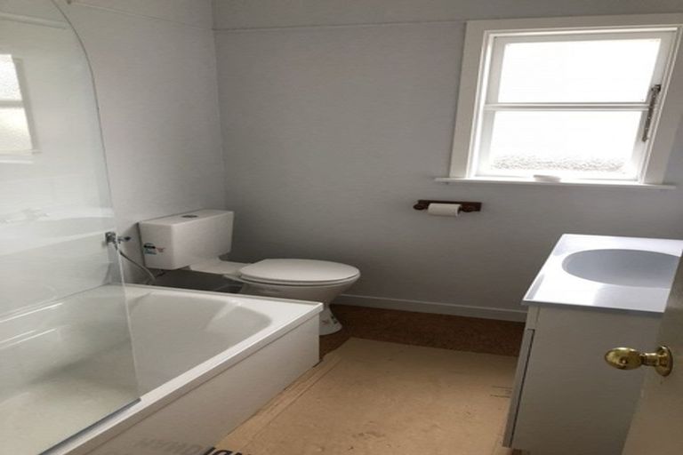 Photo of property in 10 Oxford Crescent, Ebdentown, Upper Hutt, 5018