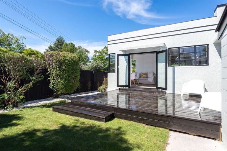 Photo of property in 71a Eastern Terrace, Beckenham, Christchurch, 8023