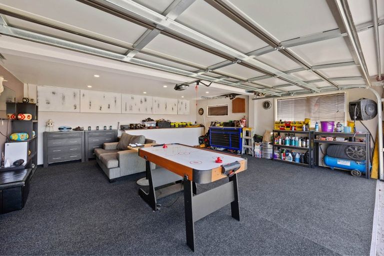 Photo of property in 5 Harford Place, Pakuranga Heights, Auckland, 2010