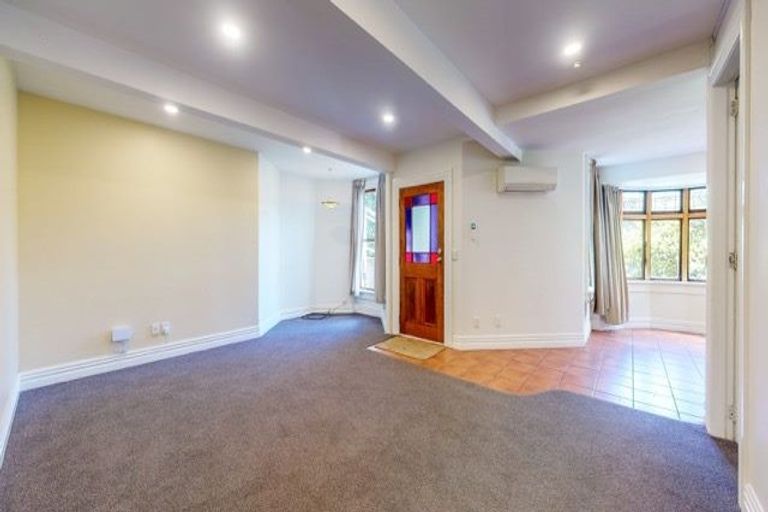 Photo of property in 56 Kelburn Parade, Kelburn, Wellington, 6012