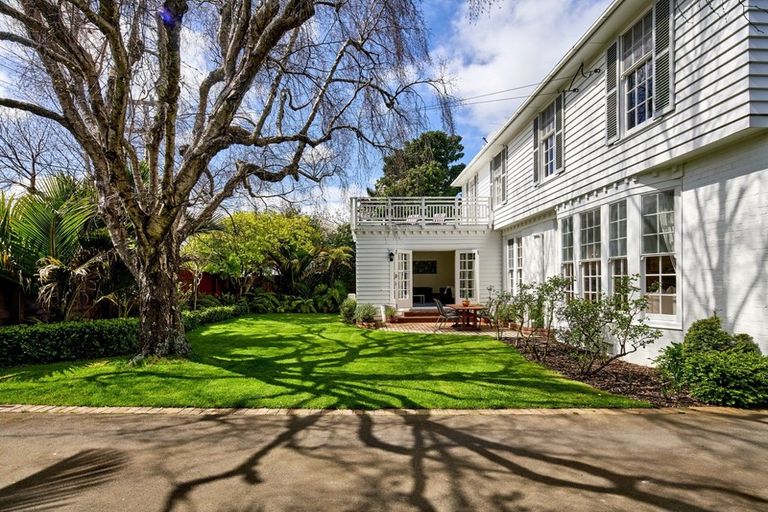 Photo of property in 2 Hautana Square, Woburn, Lower Hutt, 5010