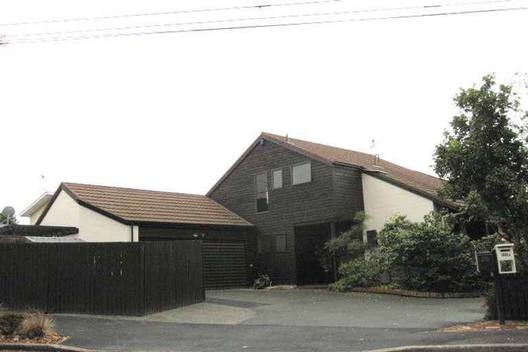 Photo of property in 2/28 Abberley Crescent, St Albans, Christchurch, 8014