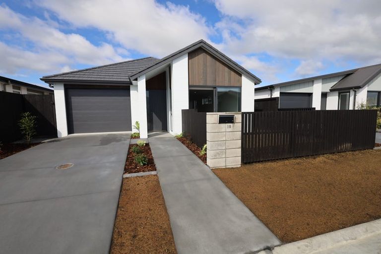 Photo of property in 10 Julie Lane, Papamoa, 3118