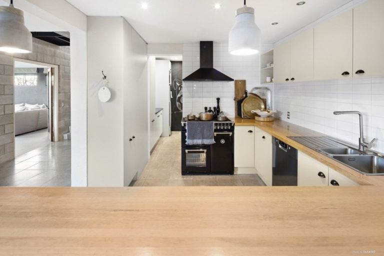 Photo of property in 51 Amesbury Drive, Churton Park, Wellington, 6037