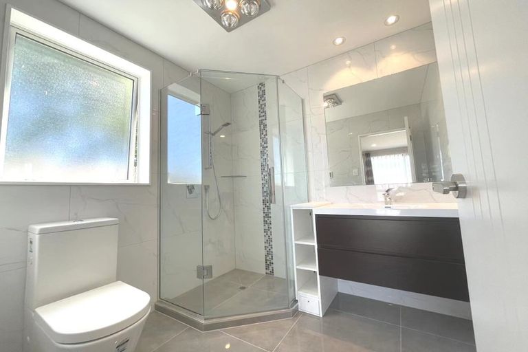 Photo of property in 14a Bridge Avenue, Te Atatu South, Auckland, 0610