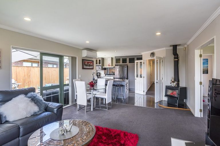 Photo of property in 127 Realm Drive, Paraparaumu, 5032