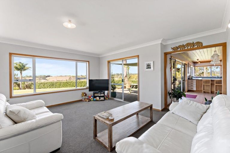 Photo of property in 221 Amreins Road, Taupaki, Henderson, 0782