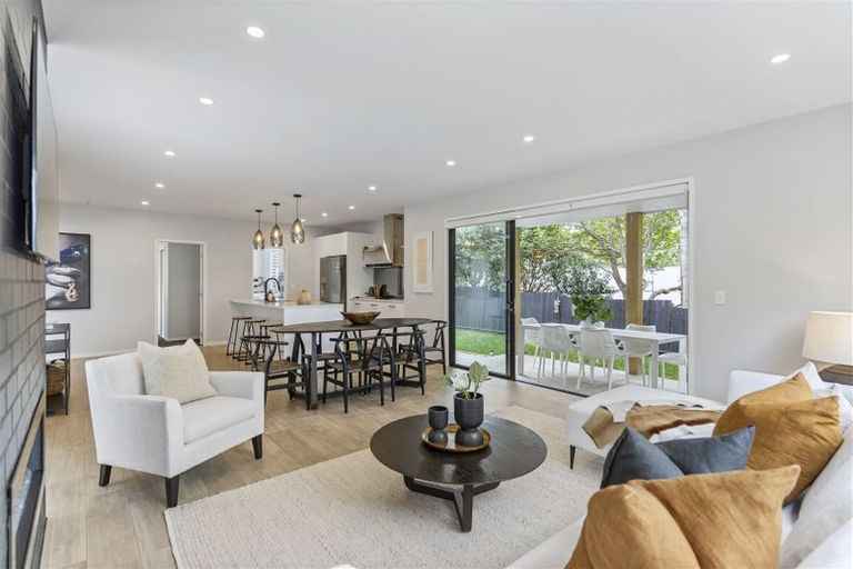 Photo of property in 63a Hellyers Street, Birkdale, Auckland, 0626