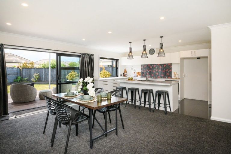 Photo of property in 32 Dogwood Way, Milson, Palmerston North, 4414