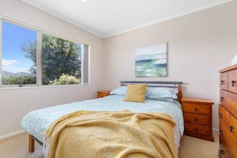 Photo of property in 14 Greta Banks Place, Wattle Downs, Auckland, 2103