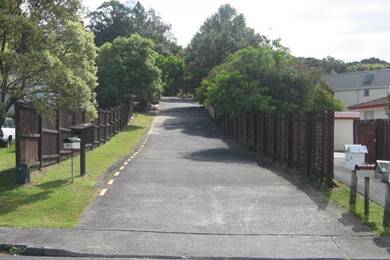 Photo of property in 14 Wanita Place, Totara Vale, Auckland, 0629