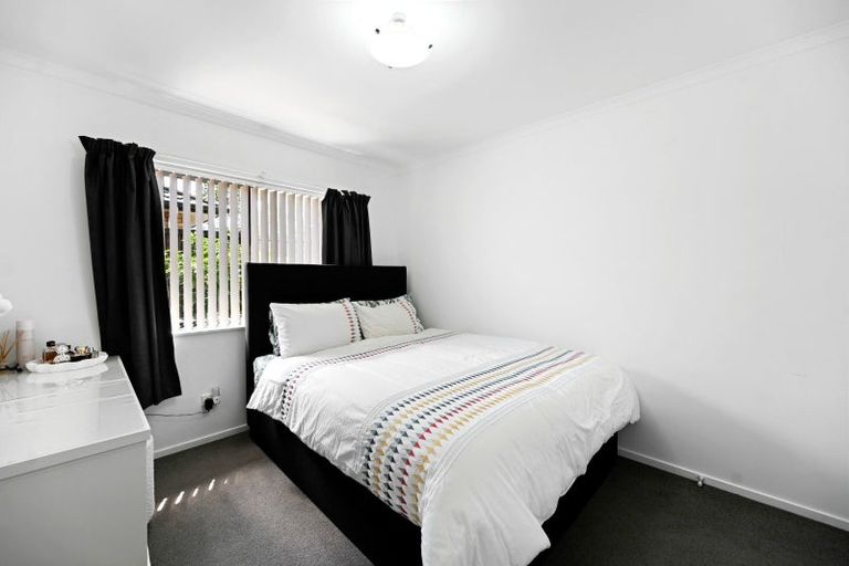 Photo of property in 56 Farnborough Drive, Grandview Heights, Hamilton, 3200