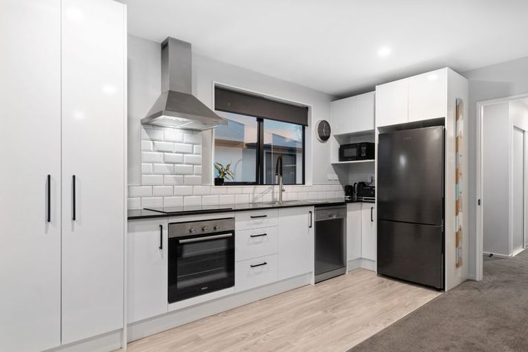 Photo of property in 2/30a Northcote Road, Northcote, Christchurch, 8052