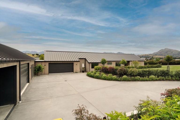 Photo of property in 4 Hidden Hills Drive, Wanaka, 9305