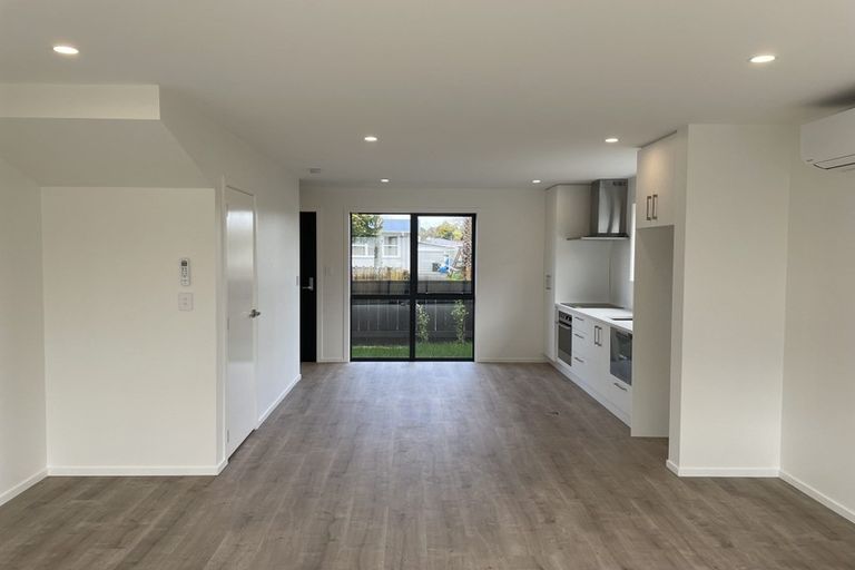 Photo of property in 1/12 Enderby Drive, Te Atatu Peninsula, Auckland, 0610
