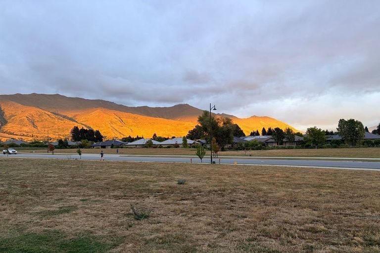 Photo of property in 42 Avalon Station Drive, Wanaka, 9305