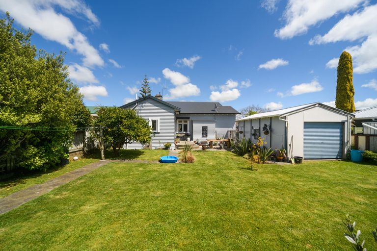 Photo of property in 41 Shamrock Street, Takaro, Palmerston North, 4412