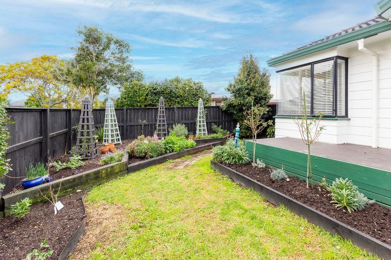 Photo of property in 37 Rosemead Place, Randwick Park, Auckland, 2105