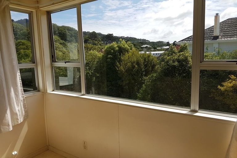 Photo of property in 2/18 Agra Crescent, Khandallah, Wellington, 6035