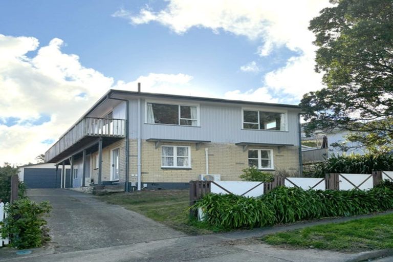 Photo of property in 21 Akaroa Drive, Maupuia, Wellington, 6022