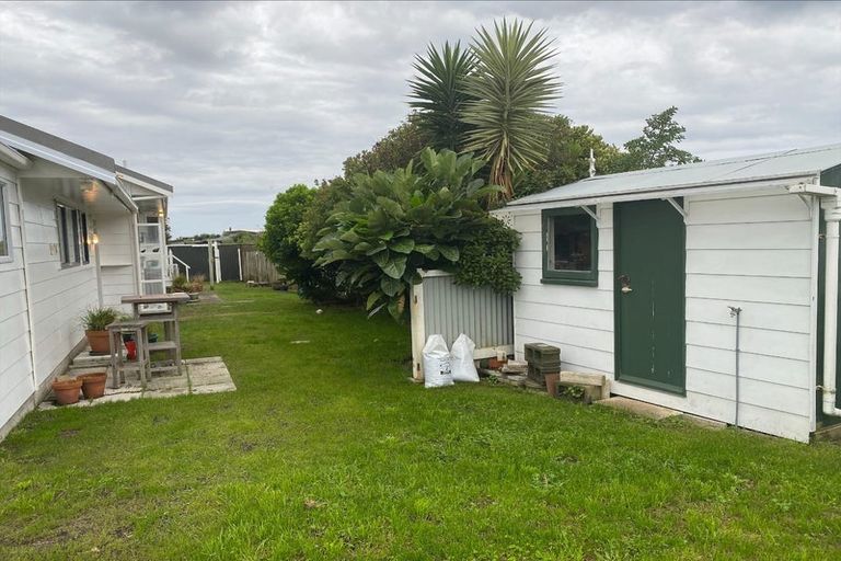 Photo of property in 2 Marram Way, Peka Peka, Waikanae, 5391