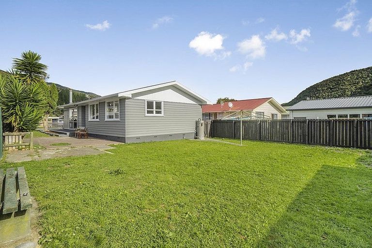 Photo of property in 59 Parenga Street, Wainuiomata, Lower Hutt, 5014